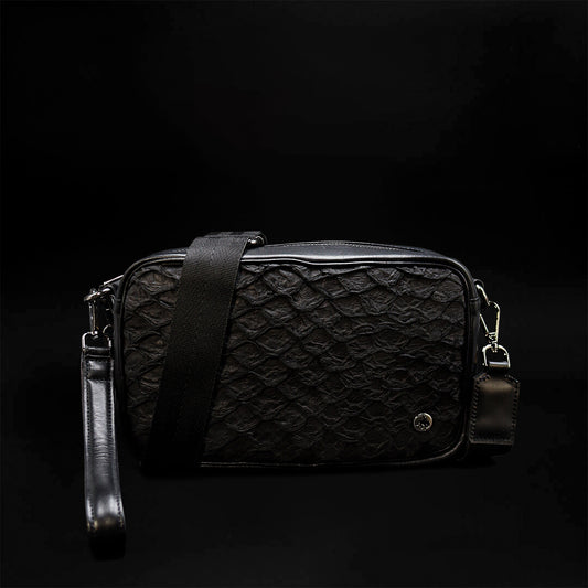Sobaquera de Piel de Pescado Negro BL201