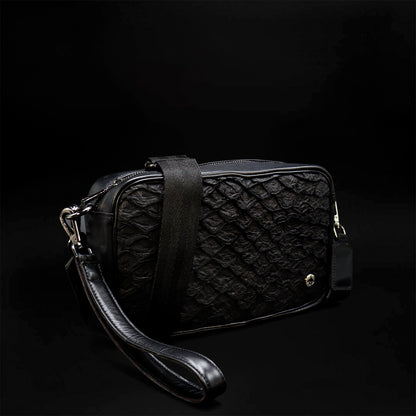 Sobaquera de Piel de Pescado Negro BL201