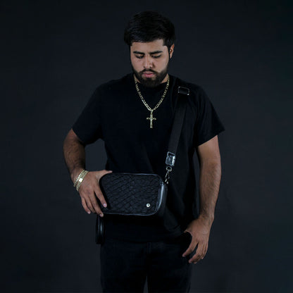 Sobaquera de Piel de Pescado Negro BL201
